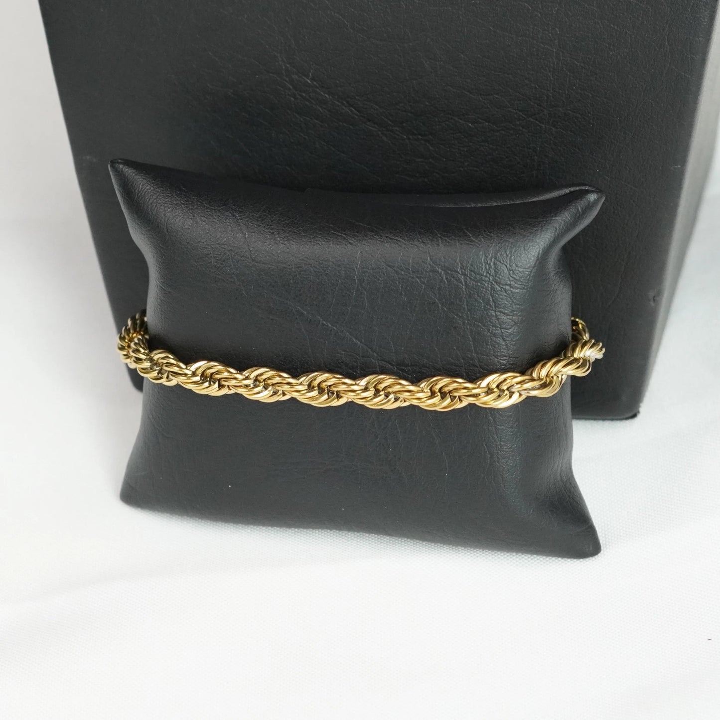 Collar Sagrado Corazón de Jesús  con baño en oro de 18K +( Regalo cadena + pulsera ) 3x1